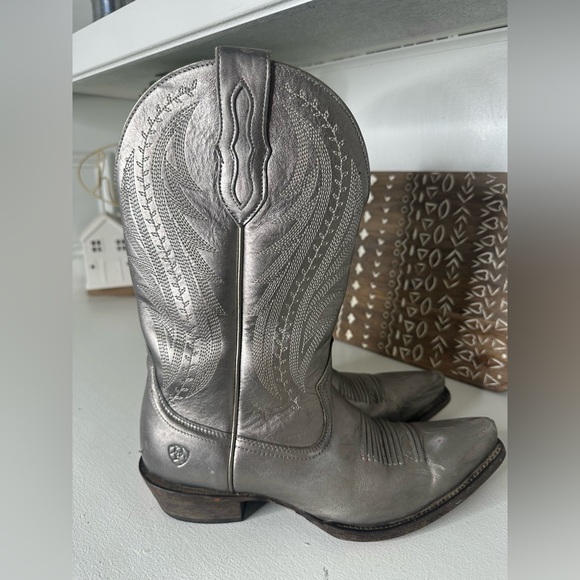 Ariat Metallic Silver Embroidered Western Snip Toe Cowboy Boots Women's Size 8.5 - Picture 5 of 11